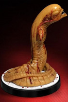 Статуя Личинка Чужого в натуральную величину от Hollywood Collectibles Group 30 см.