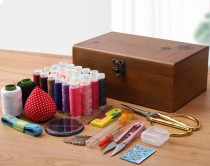 Набор для шитья в деревянной шкатулке (40 предметов)