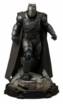 Статуя Бэтмена — Sideshow Batman v Superman Premium Format Armored Batman