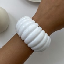 Широкий браслет из акрила (белый)