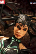 Подвижная фигурка Хела от Mezco Toys 15 см.