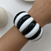 Широкий браслет из акрила (черно-белый) 