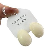 Серьги в виде бобов (кремово-белые) 